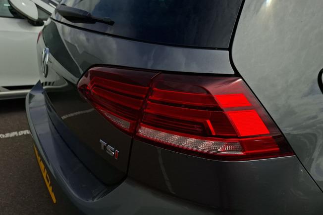 VOLKSWAGEN Golf Photo 18