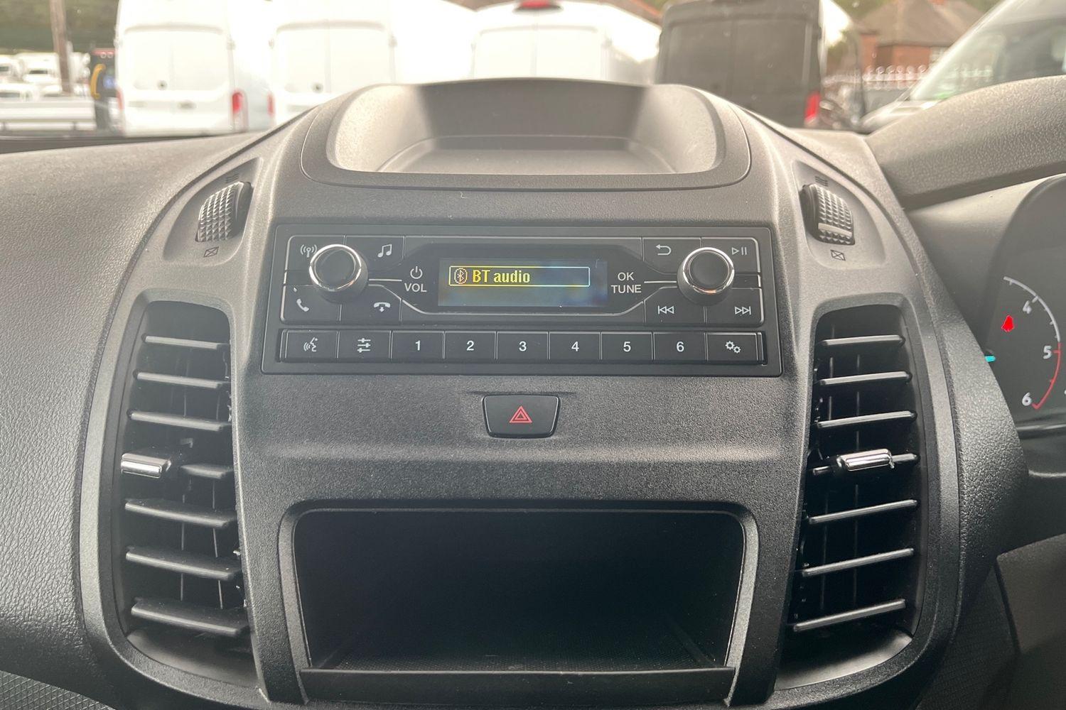 Ford TRANSIT CONNECT Photo 24