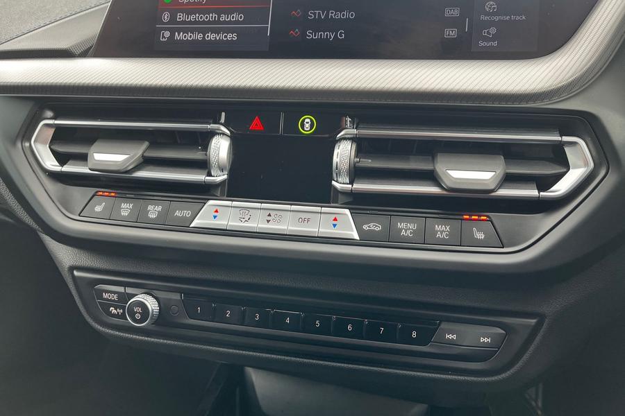 BMW 1 Series Photo autoimg-c3cf3aebd7d3ba5b7649063d54999de5d08b8ad6.jpg