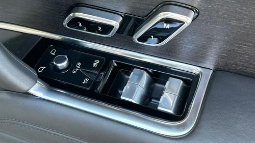 Land Rover Range Rover Photo autoimg-c3d8e5230835e6344a68d128c11958511449bb8b.jpg
