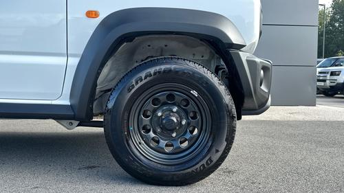 Suzuki Jimny Photo autoimg-c3da47f606d999a6750653cae680e656c6c766bc.jpg