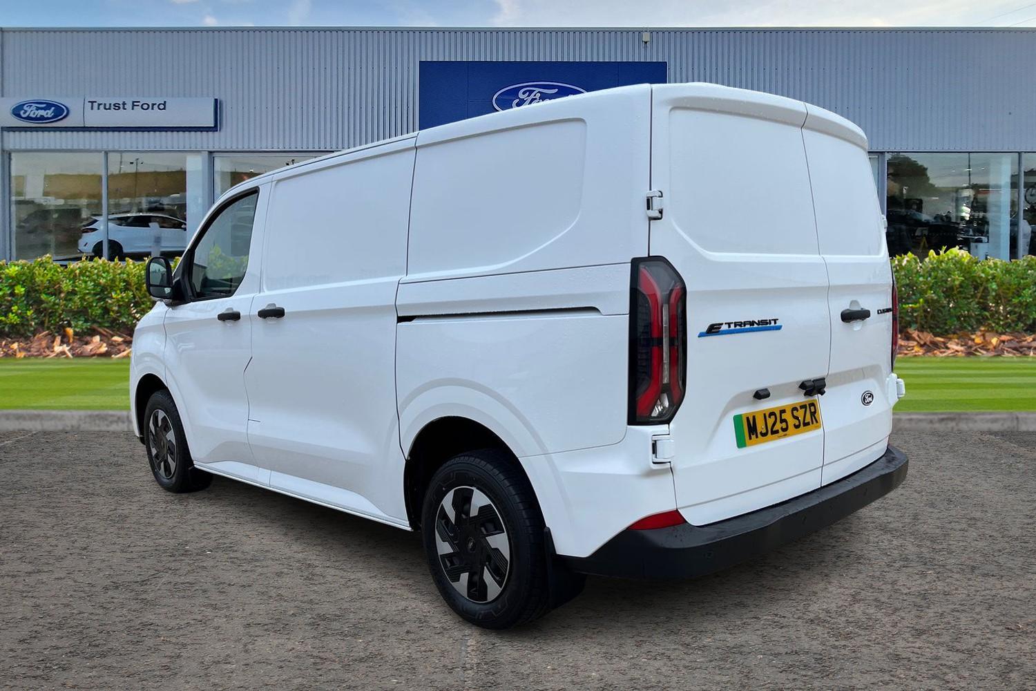 Ford E-TRANSIT CUSTOM Photo 1