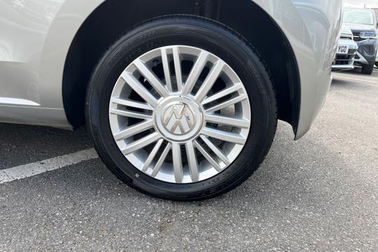 Volkswagen up! Photo autoimg-c3ff128ddfbf35944b0b498d2475f5d57056bf07.jpg