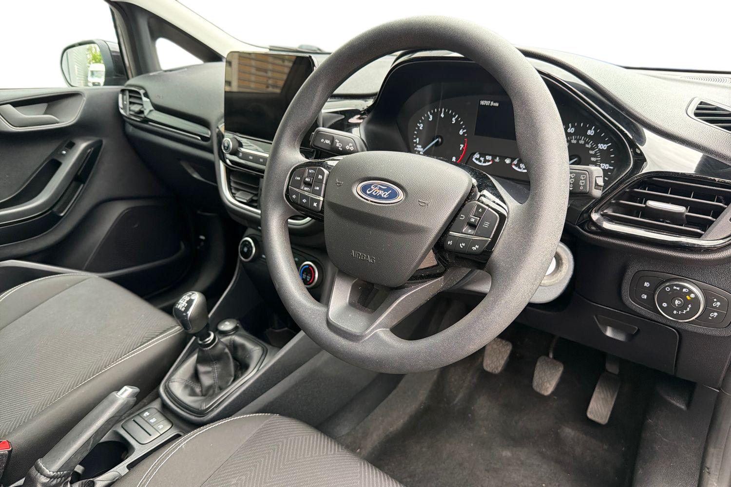 Ford FIESTA Photo 8