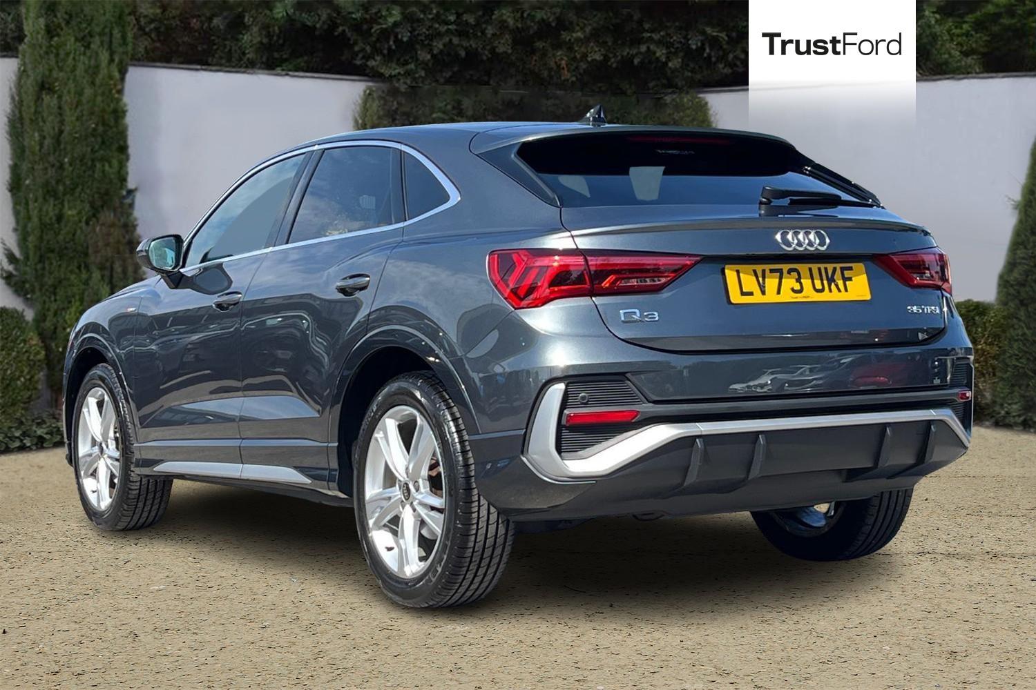 Audi Q3 Photo 1