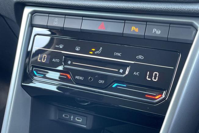 VOLKSWAGEN T-Roc Photo 36