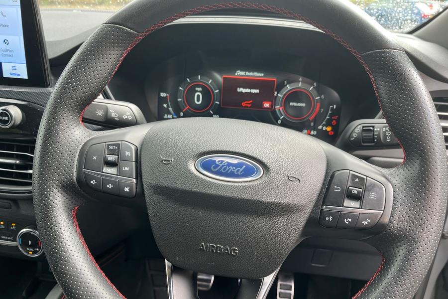 Ford Kuga Photo autoimg-c412bb856ae43fa4ac35dfe57d6c24d8557bfd9b.jpg