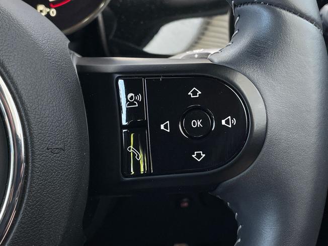 MINI Hatch Photo 17