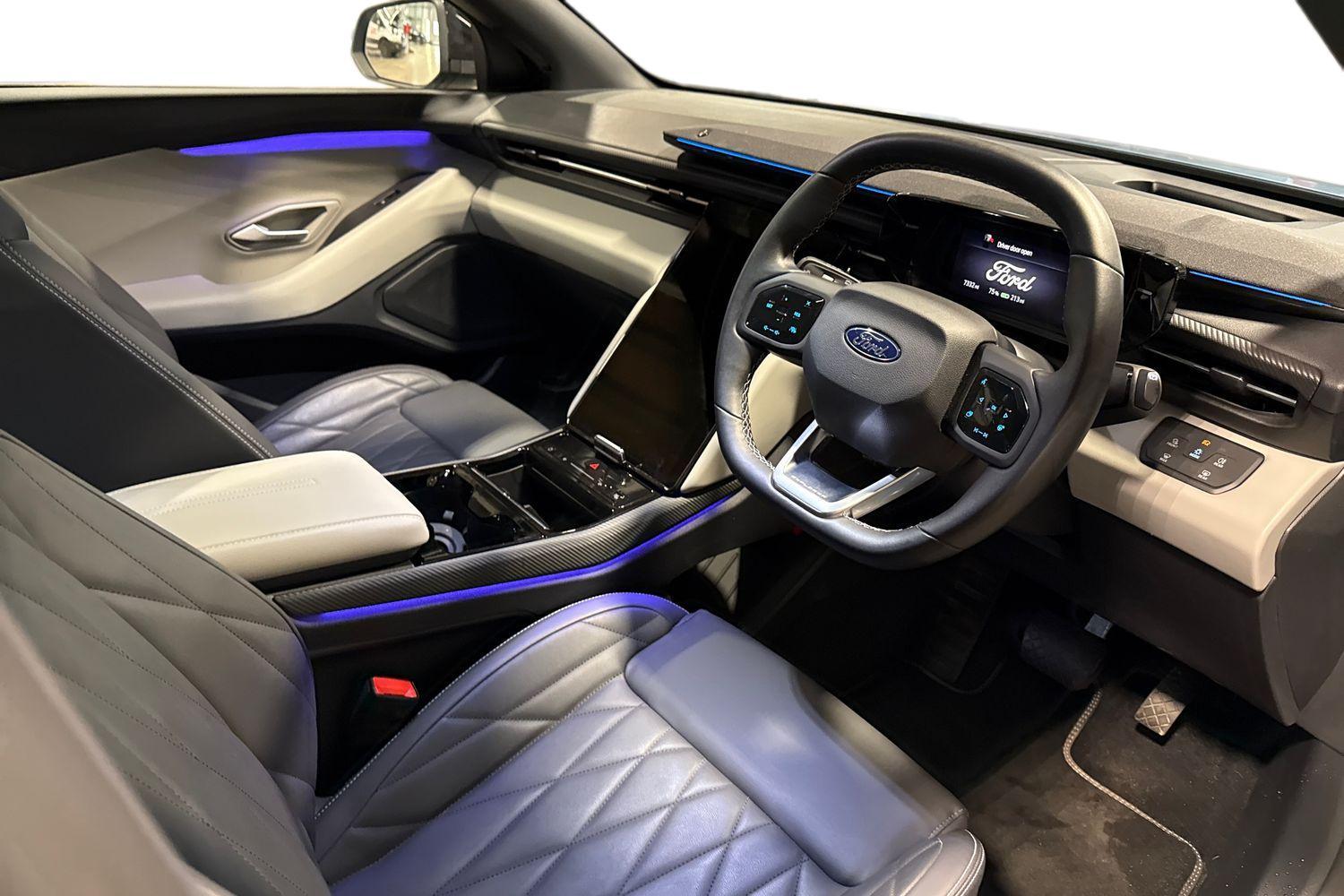 Ford Explorer Photo 8