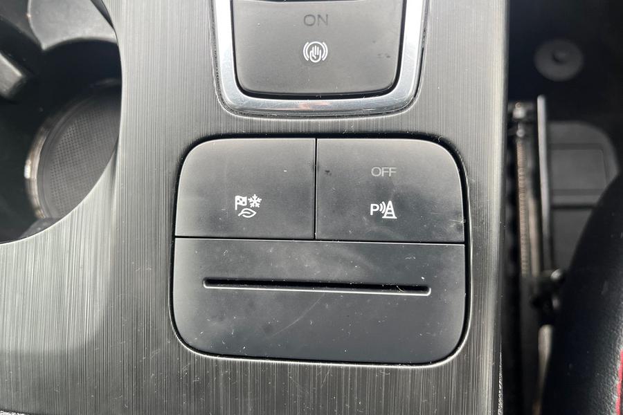 Ford KUGA Photo autoimg-c421ea60162ff4a27290fb77d2bd4f68851b8bbb.jpg