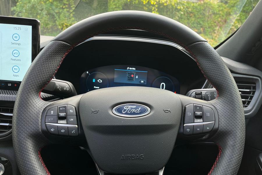 Ford Kuga Photo autoimg-c422355910af689bae40ef9f7308c4d15c129b83.jpg