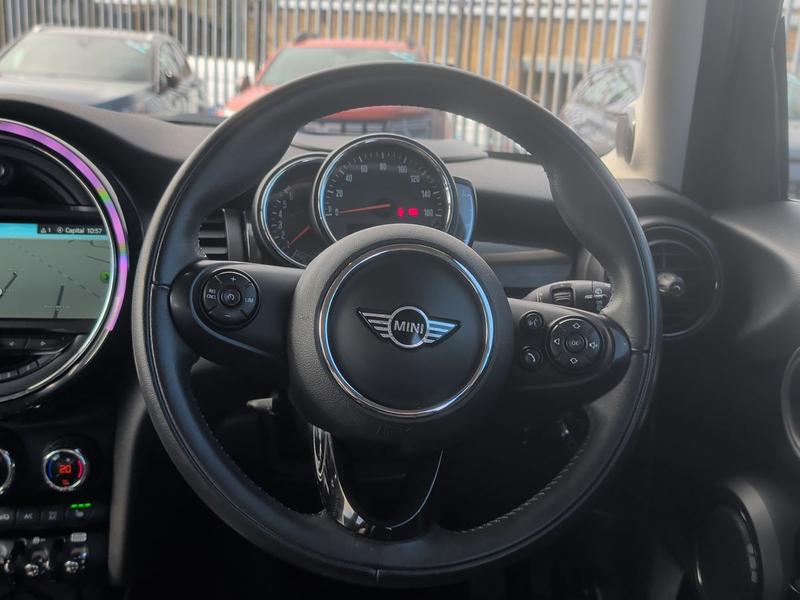 Used MINI Hatch YY68WFF 32