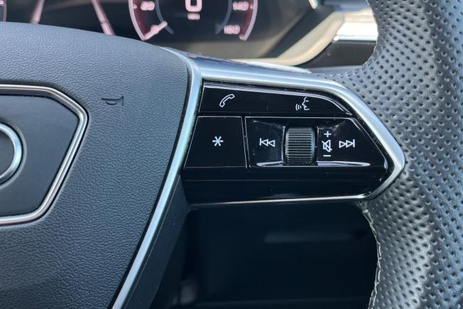 AUDI E-Tron S Photo 17