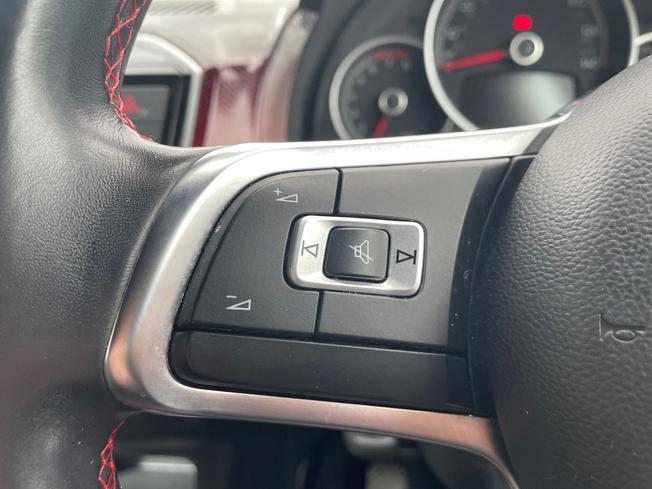 VOLKSWAGEN up! Photo 16