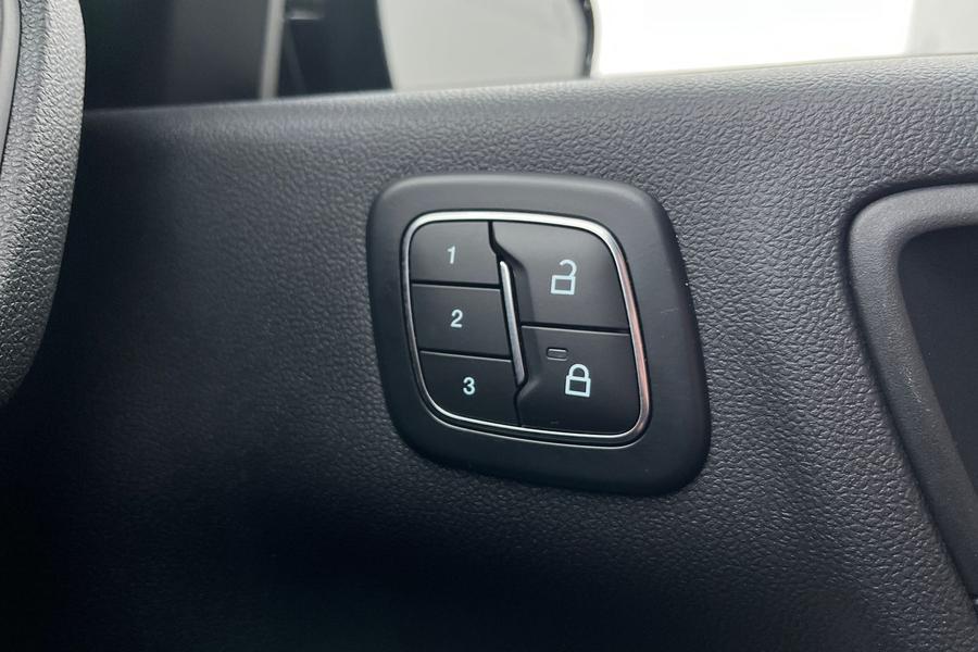 Ford KUGA Photo autoimg-c42d25e58edec656b35f1e18a59cf307f7bf51e9.jpg