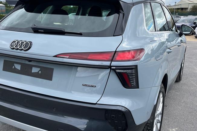 Audi  Q3 SUV Photo 18