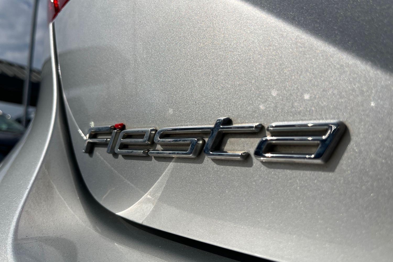 Ford FIESTA Photo 38