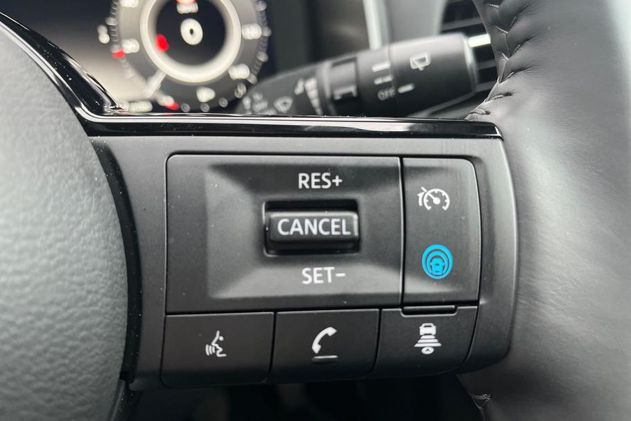 Used Nissan QASHQAI DU25BPK 26