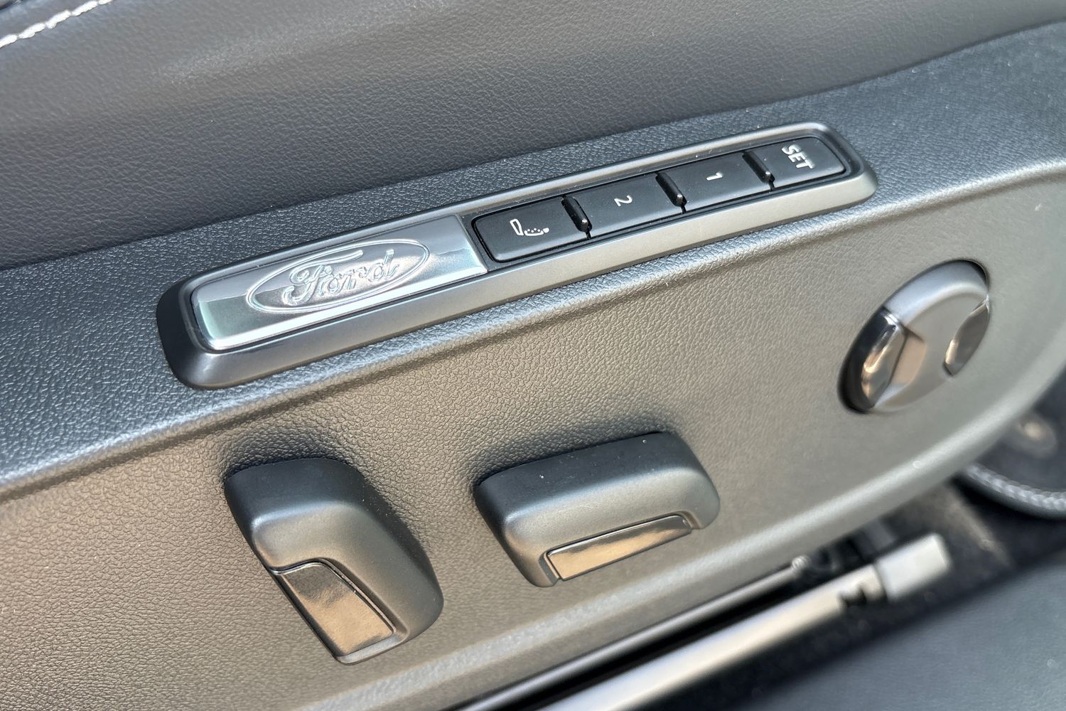 Ford Explorer Photo 29