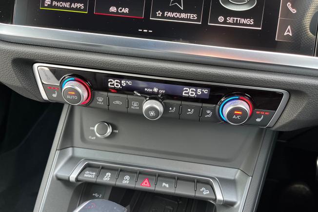 AUDI Q3 Photo 25