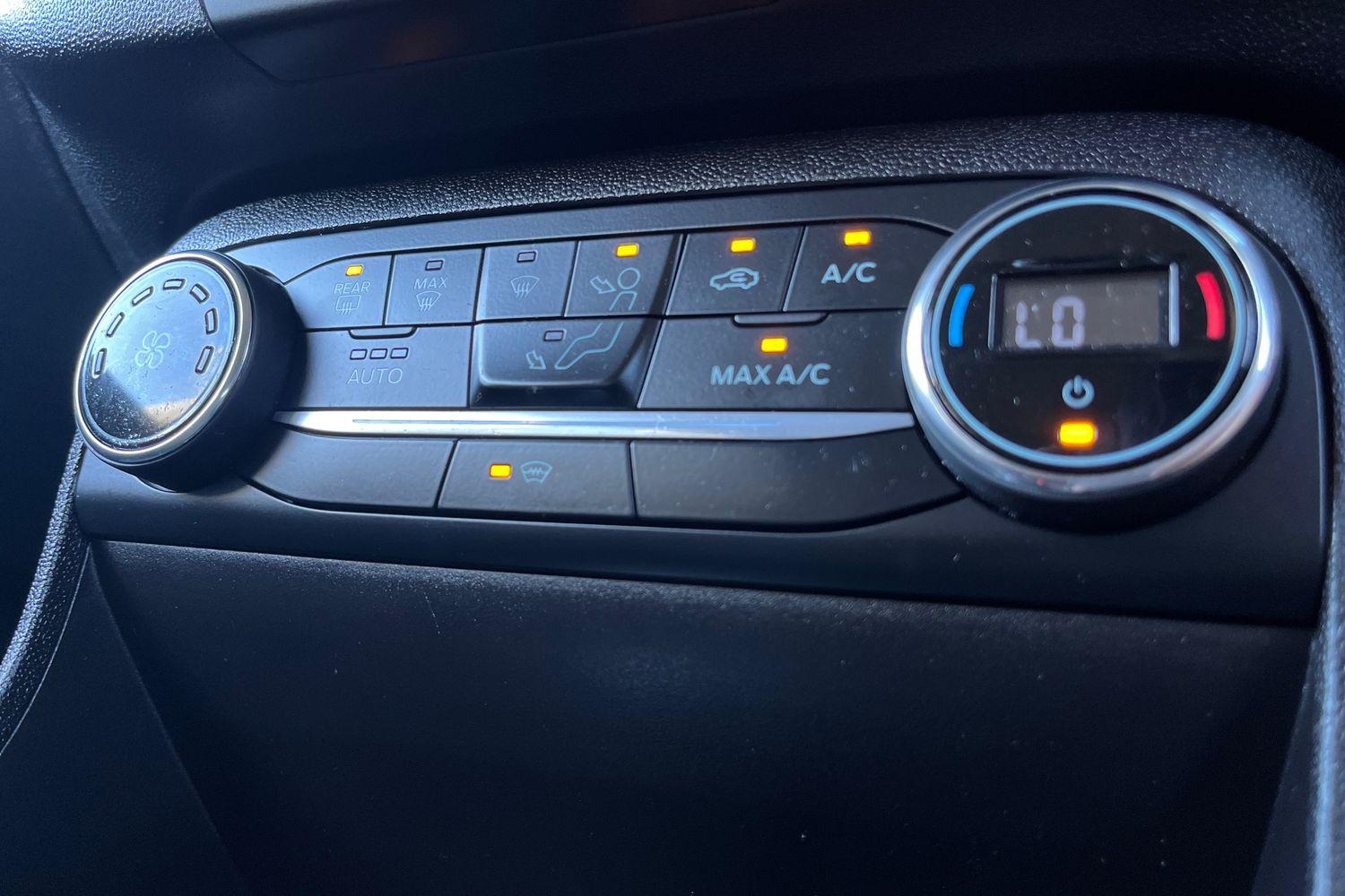Ford FIESTA Photo 30