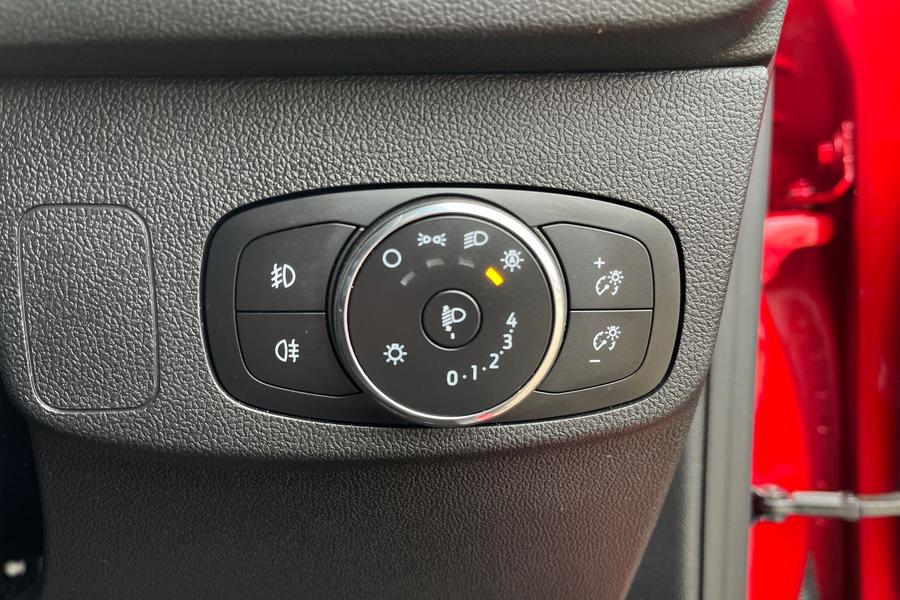 Ford Focus Photo autoimg-c44a5121128f20f6dfa4598bbdacba8bf2f5a9be.jpg