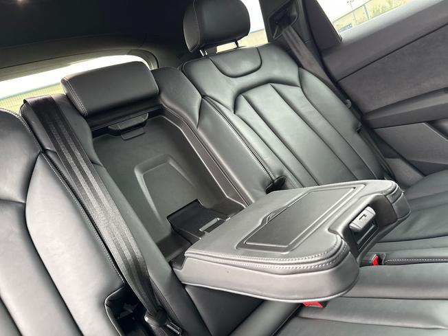 AUDI Q7 Photo 28