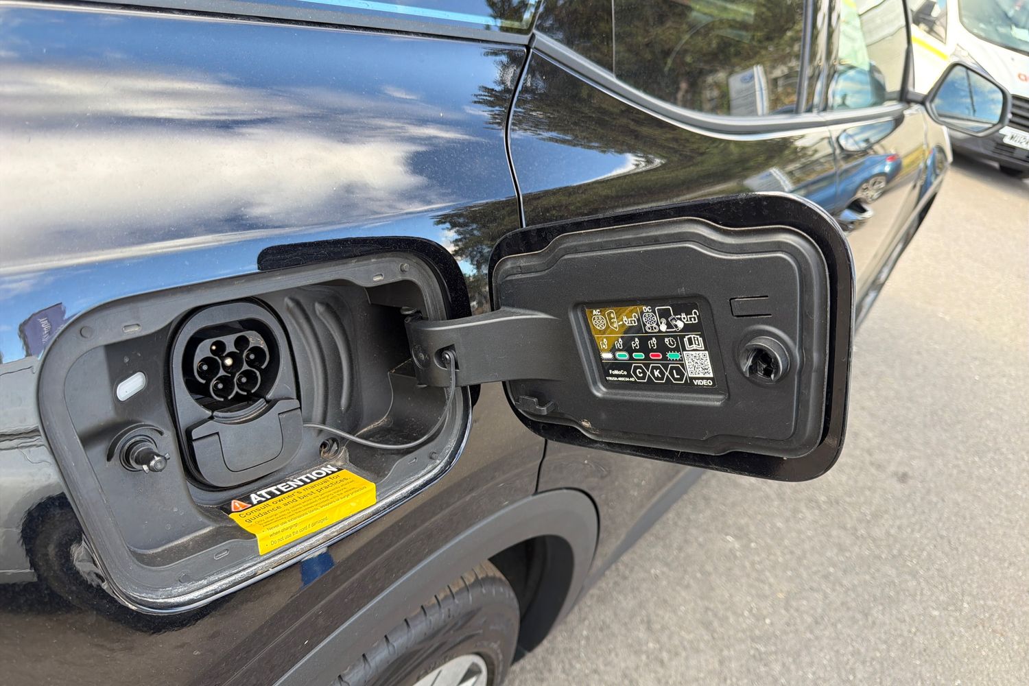Ford EXPLORER Photo 32