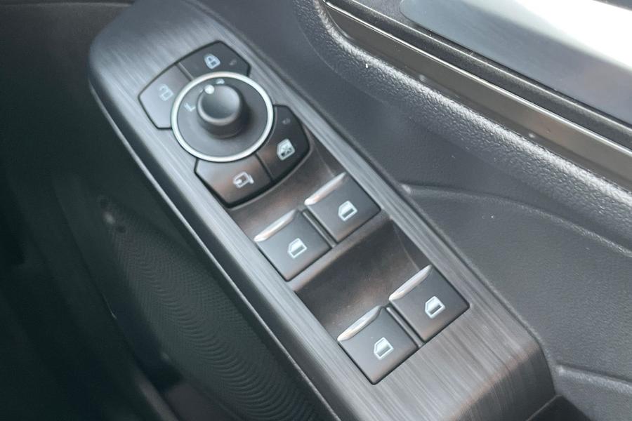 Ford KUGA Photo autoimg-c44db1026e4a30657ca7ac9fd014d44ca449812c.jpg