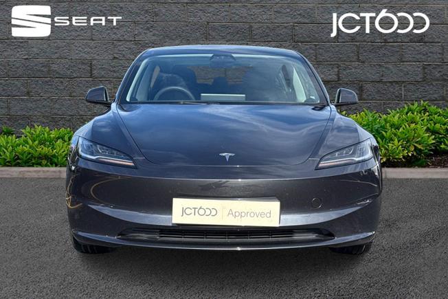 TESLA Model 3 Photo 8
