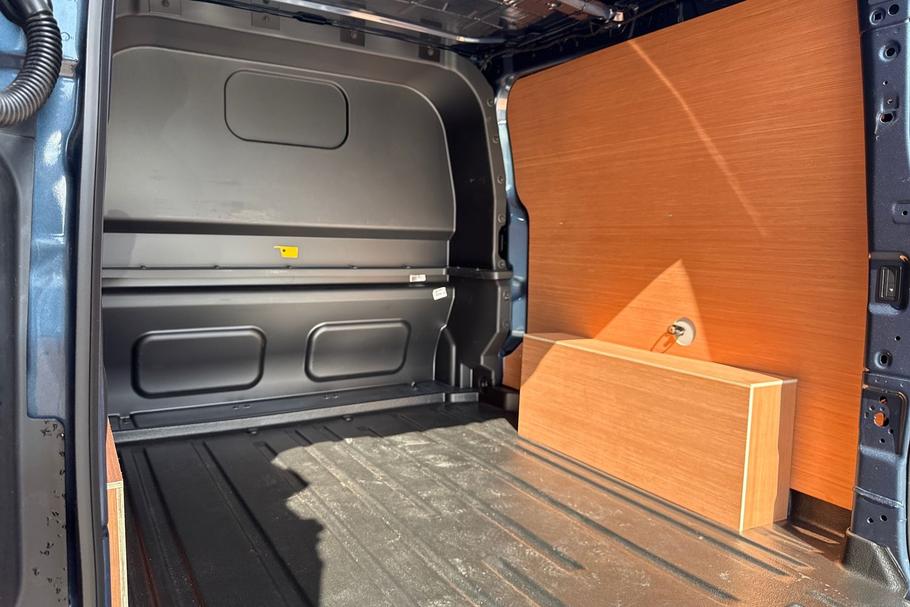Used Ford TRANSIT CUSTOM WO25UOJ 4