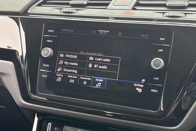 VOLKSWAGEN Touran Photo 31