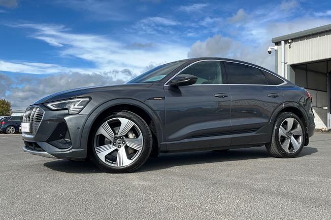 AUDI e-tron Photo 28