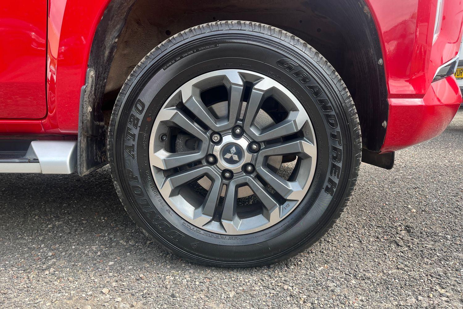 Mitsubishi L200 Photo 23
