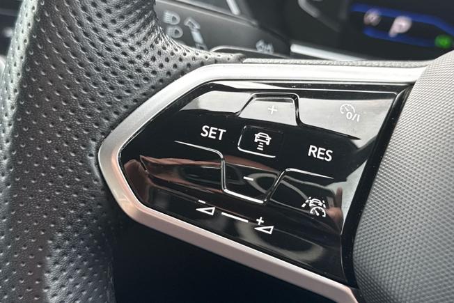 VOLKSWAGEN Tiguan Photo 16