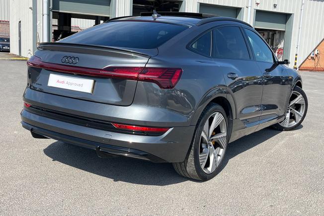 AUDI e-tron Photo 25