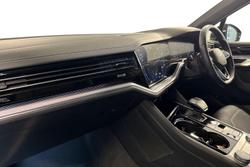 Volkswagen Touareg Photo 2