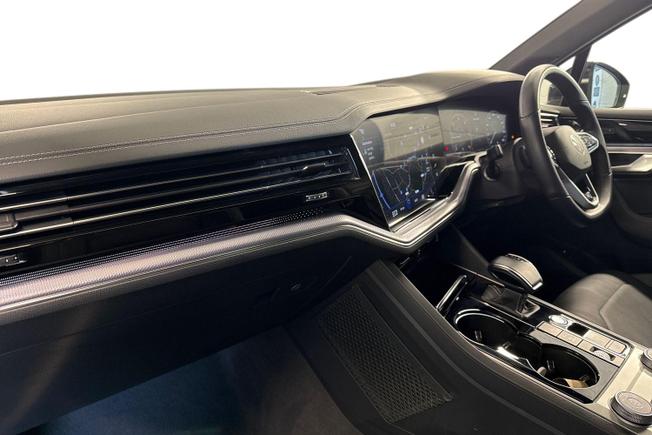 Volkswagen Touareg Photo 2