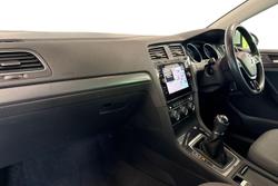 VOLKSWAGEN Golf Photo 2