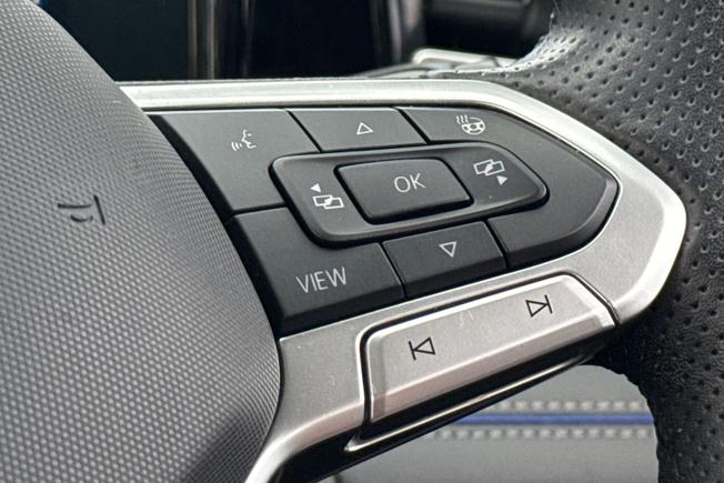 VOLKSWAGEN Tiguan Photo 17