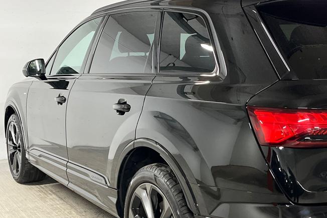 AUDI Q7 Photo 33
