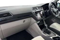 VOLKSWAGEN Tiguan Photo 2