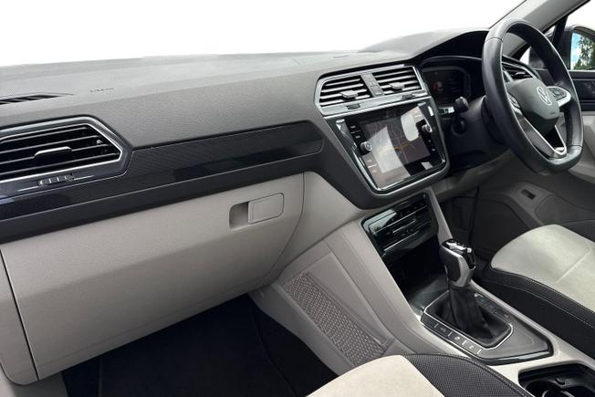 VOLKSWAGEN Tiguan Photo 2