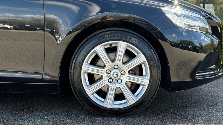 Used Volvo V40 WG19JFX 8