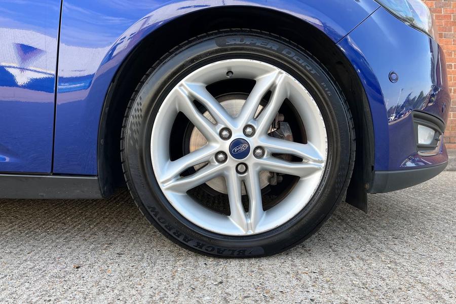 Ford Focus Photo autoimg-c4a25c769c9ab99605d3ce0dccc392c7a8f06eec.jpg
