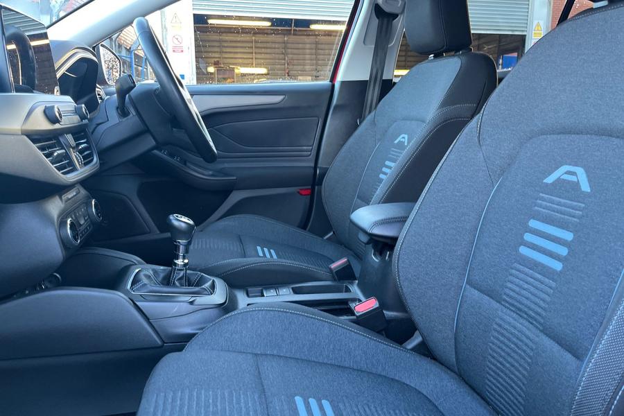 Ford Focus Photo autoimg-c4a30eaa5e39fb81339c5963dfdc0f12111b341b.jpg