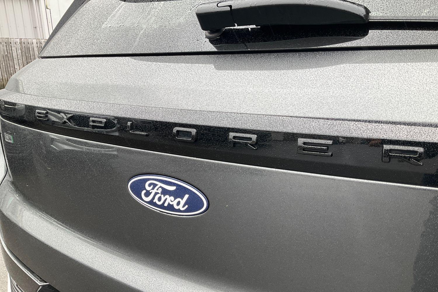 Ford Explorer Photo 39