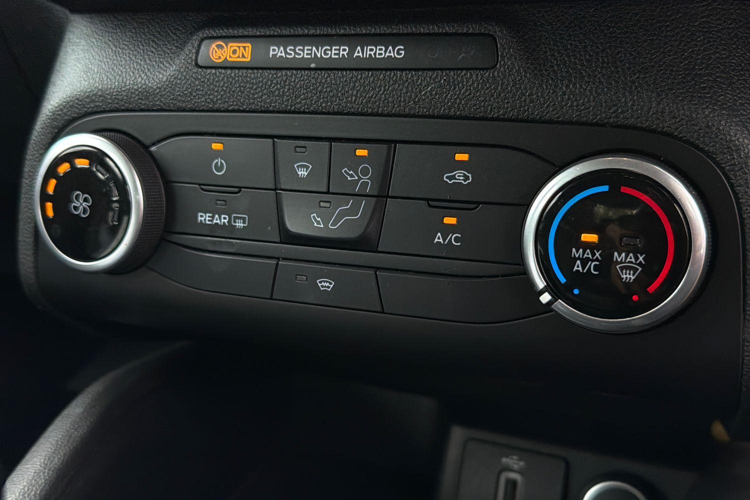 Ford FOCUS Photo 32