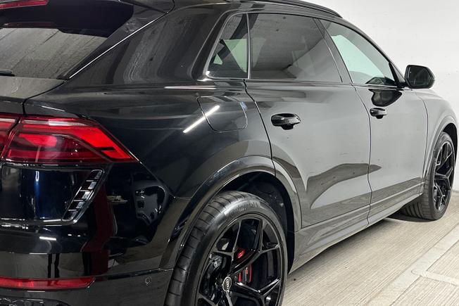 AUDI Rsq8 Photo 35