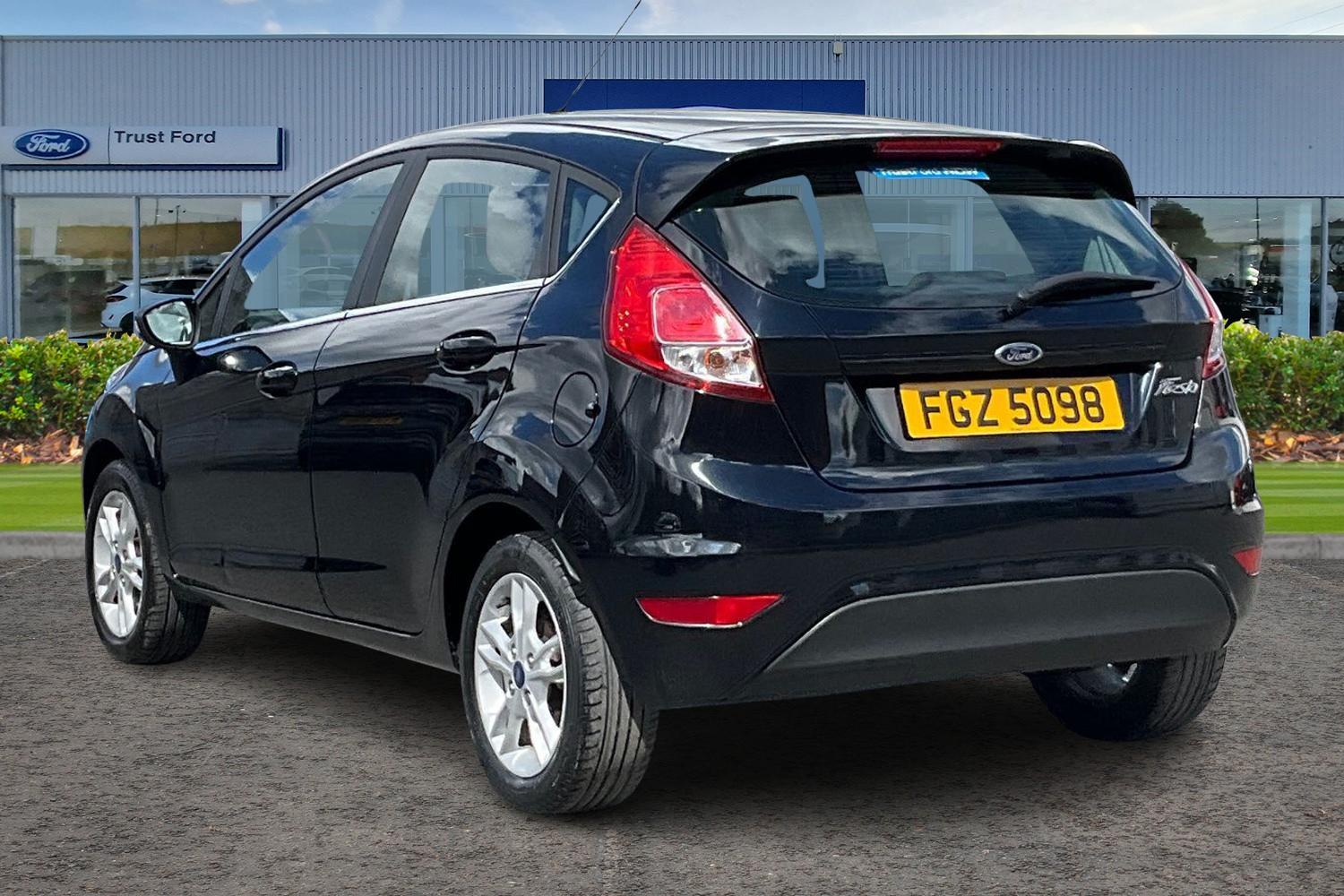Ford FIESTA Photo 1